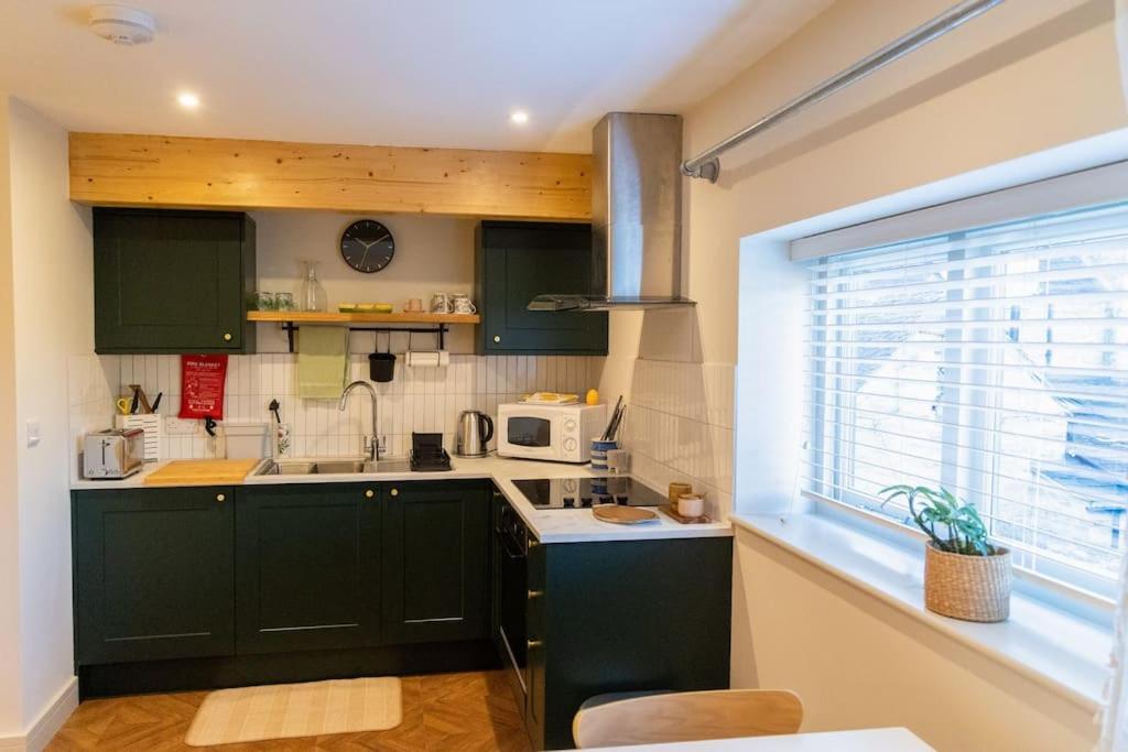 Amarelo Apartment, Central Charlbury, 1 Super King Bed Exterior foto
