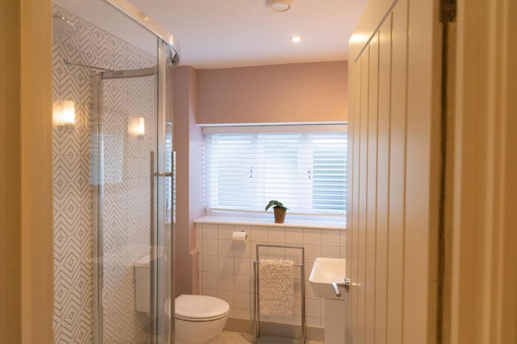 Amarelo Apartment, Central Charlbury, 1 Super King Bed Exterior foto