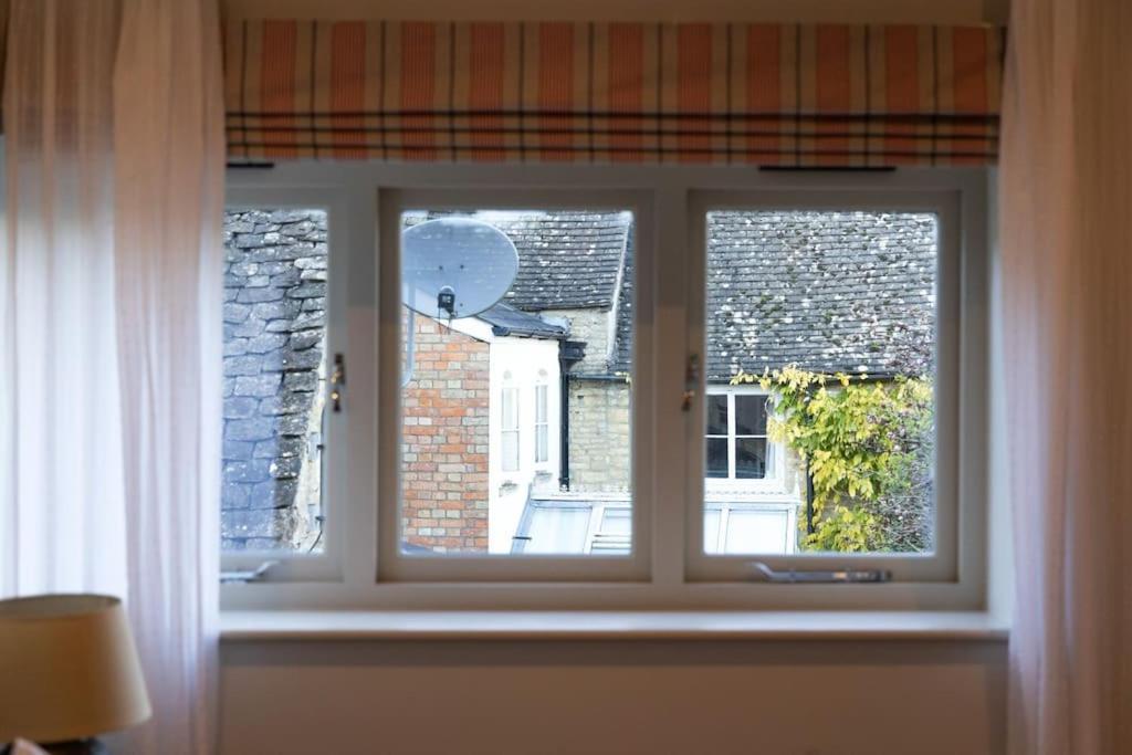 Amarelo Apartment, Central Charlbury, 1 Super King Bed Exterior foto